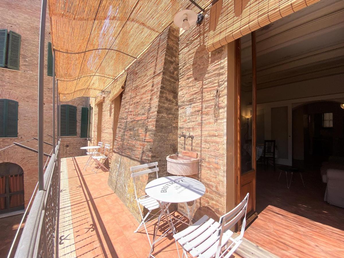 La Fonte-with Balcony Close By Piazza Del Campo * Siena