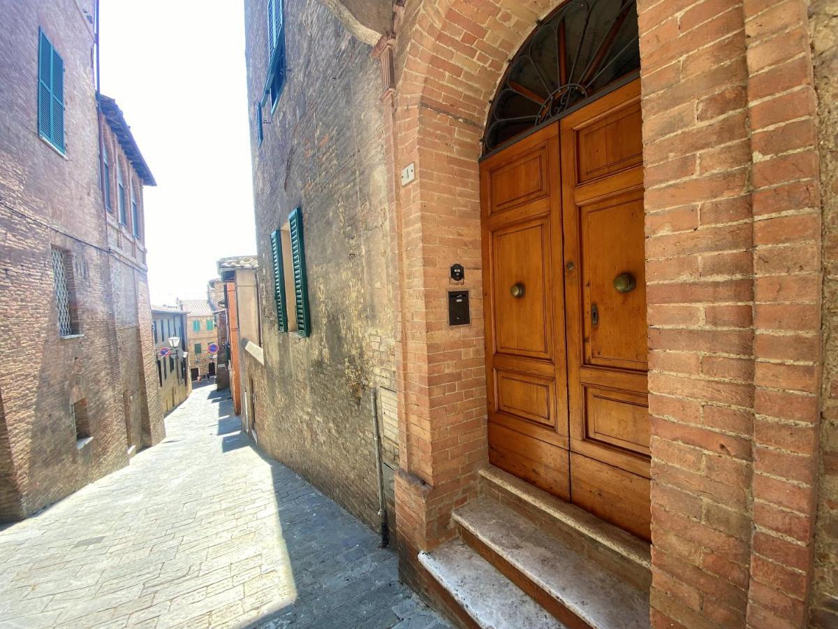 Apartamento La Fonte-with Balcony Close By Piazza Del Campo Siena